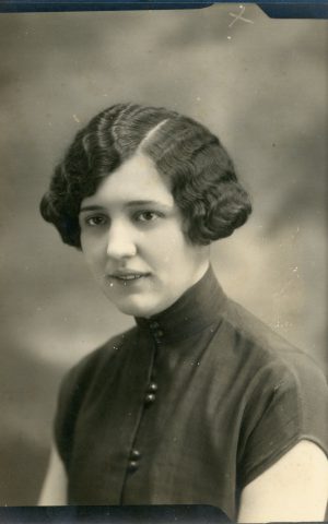 Hilda (Kleinhenz) Creeden. undated. Suspected 1927. Hilda is the sister of my grandmother Alfrida (Kleinhenz) Willke.
